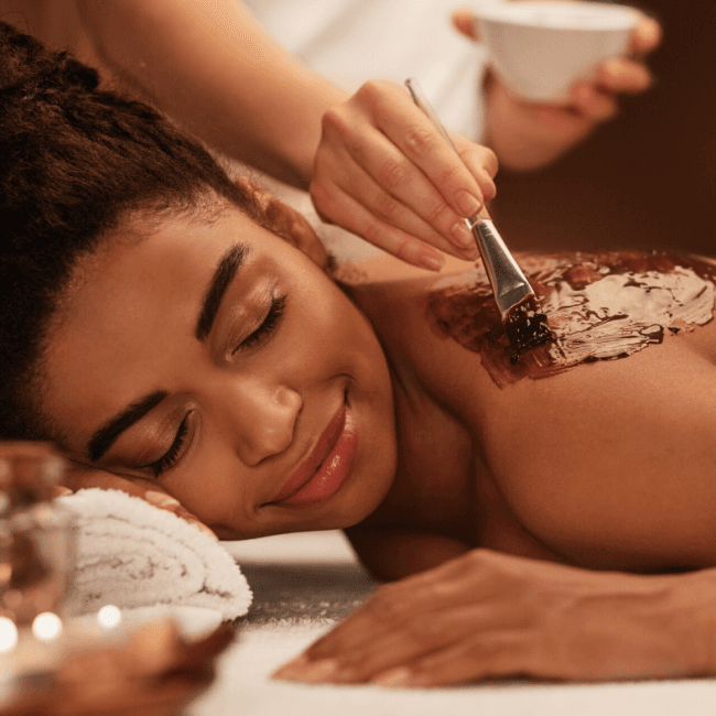Waxing or Shaving: Which one should you choose to remove your body hair